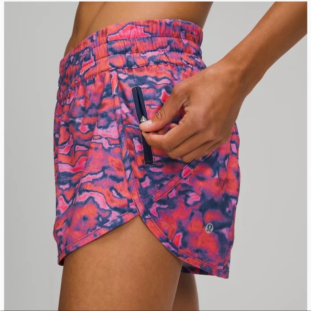 🌸LULULEMON TRACKER SHORT 4”-CHROMA CLASH MULTI-12🌸 - Picture 3 of 11